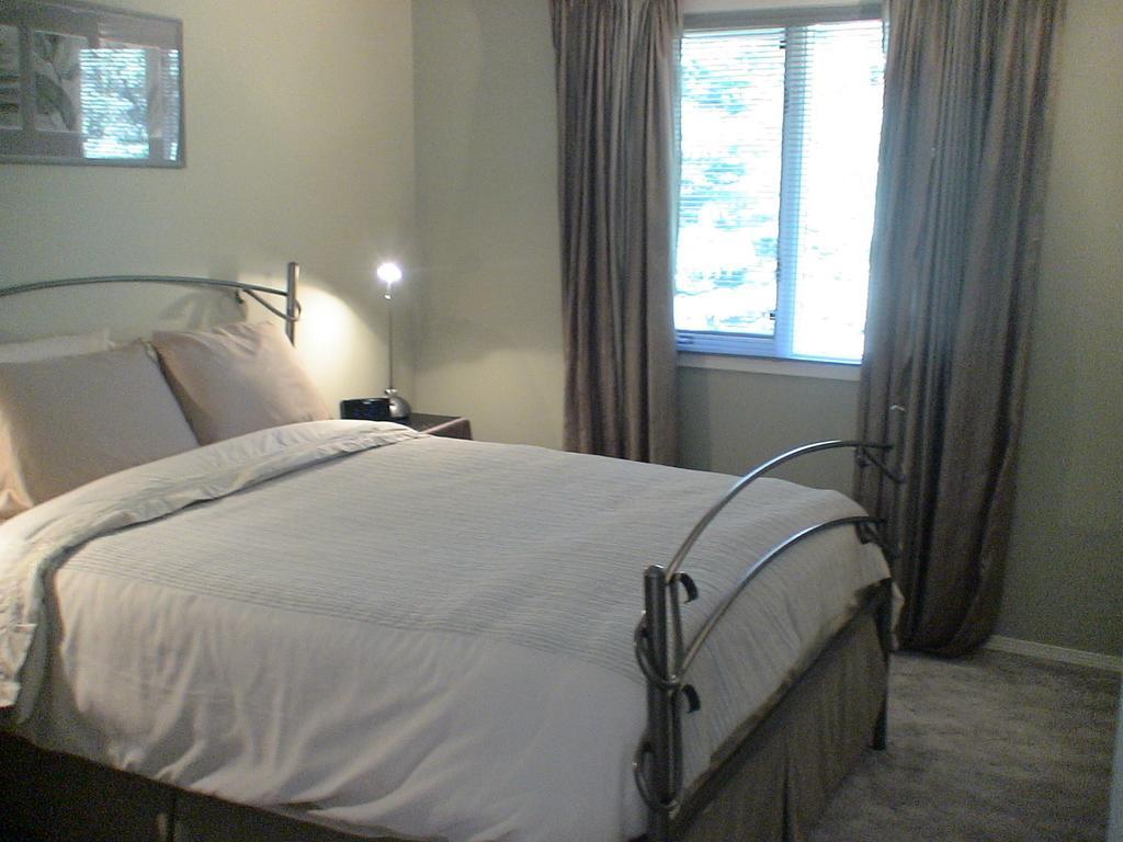 Redwood Meadows Bed And Breakfast Bragg Creek Bilik gambar