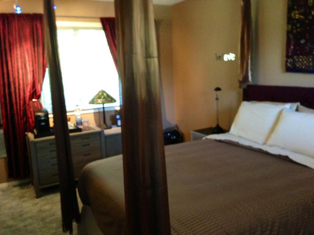 Redwood Meadows Bed And Breakfast Bragg Creek Bilik gambar